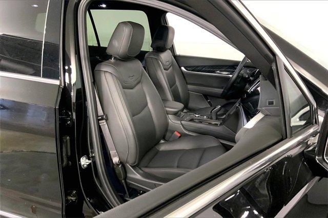 2025 Cadillac XT6 Vehicle Photo in KANSAS CITY, MO 64114-4502