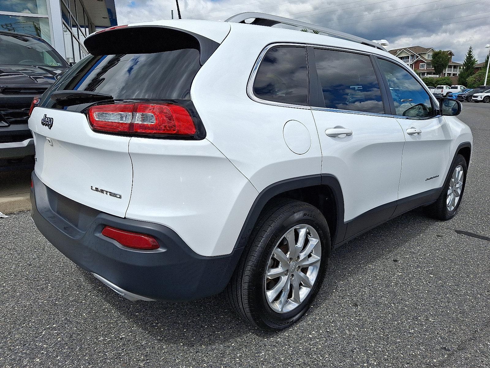 2017 Jeep Cherokee Vehicle Photo in BETHLEHEM, PA 18017-9401