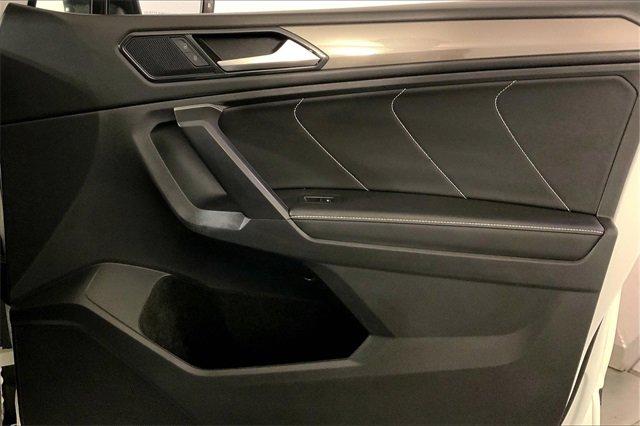 2024 Volkswagen Tiguan Vehicle Photo in KANSAS CITY, MO 64114-4502