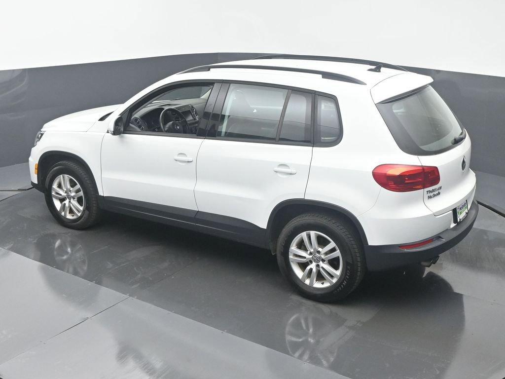 2017 Volkswagen Tiguan Vehicle Photo in Marion, IA 52302