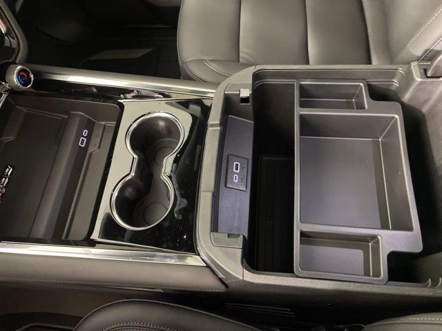 2025 Chevrolet Suburban Vehicle Photo in PHOENIX, AZ 85014-3381