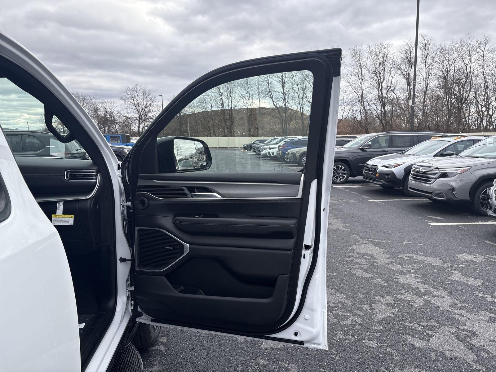 2025 Jeep Wagoneer Vehicle Photo in Mechanicsburg, PA 17050-1707