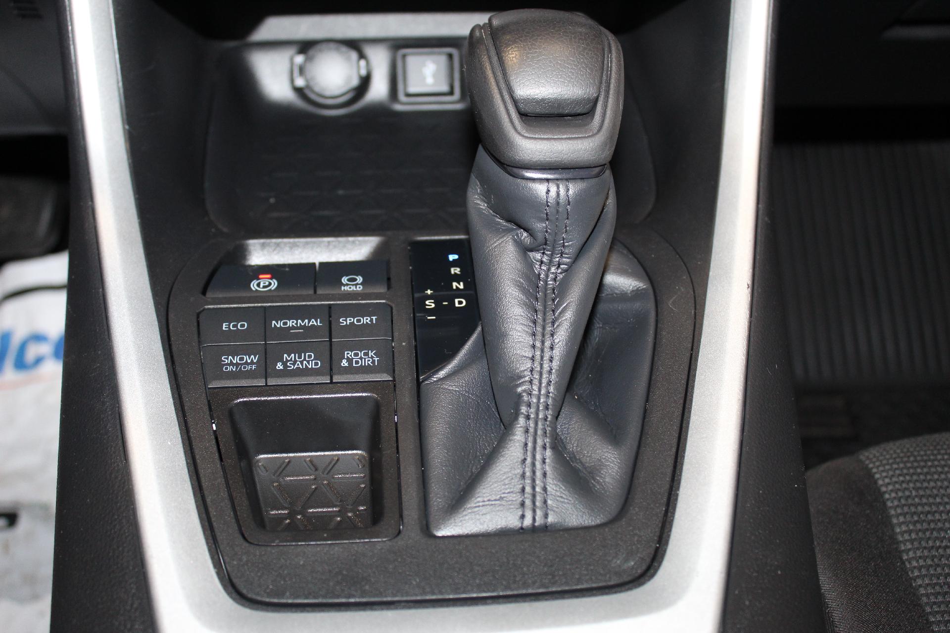 2021 Toyota RAV4 Vehicle Photo in NORTHAMPTON, MA 01060-1120