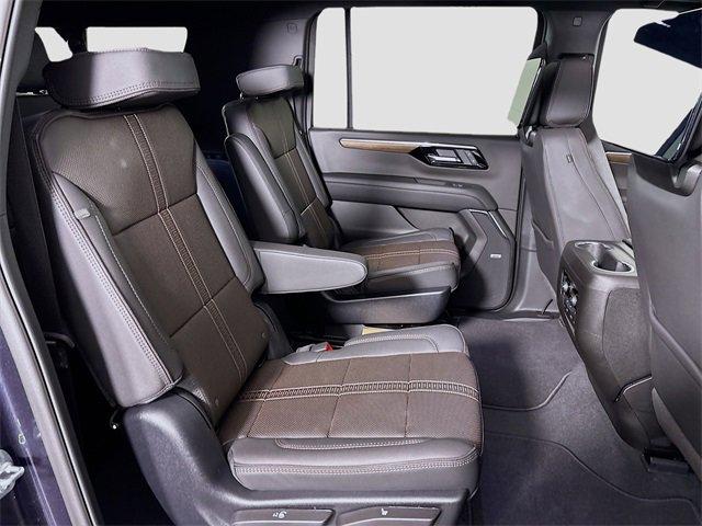 2025 Chevrolet Suburban Vehicle Photo in PUYALLUP, WA 98371-4149