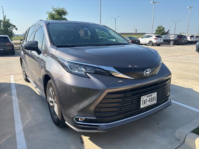 2023 Toyota Sienna Vehicle Photo in Grapevine, TX 76051