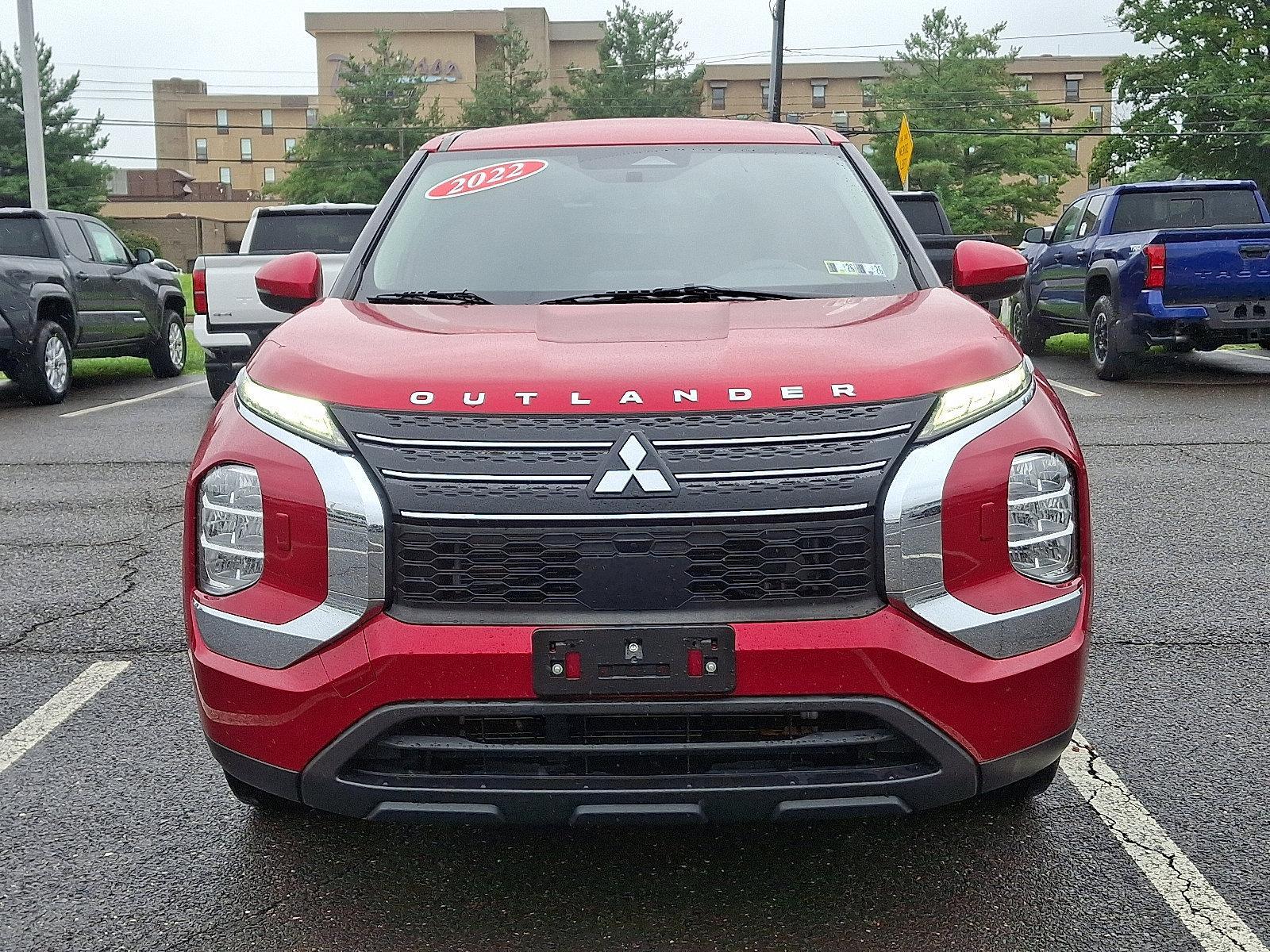 2022 Mitsubishi Outlander Vehicle Photo in Trevose, PA 19053