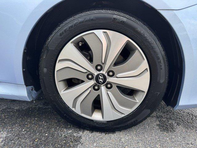 2015 Hyundai SONATA Hybrid Vehicle Photo in Mechanicsburg, PA 17050-1707