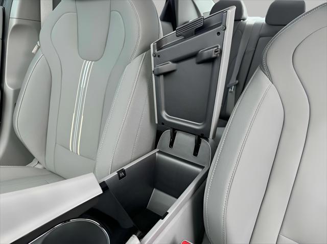 2025 Hyundai ELANTRA Vehicle Photo in Green Bay, WI 54304