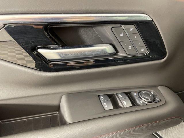 2025 Chevrolet Suburban Vehicle Photo in PHOENIX, AZ 85014-3381