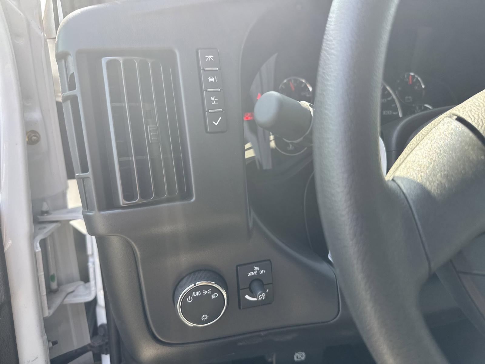 2025 Chevrolet Express Cutaway 3500 Vehicle Photo in GEORGETOWN, TX 78626-7508