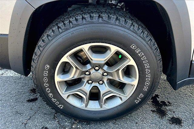 2021 Jeep Cherokee Vehicle Photo in TOPEKA, KS 66609-0000