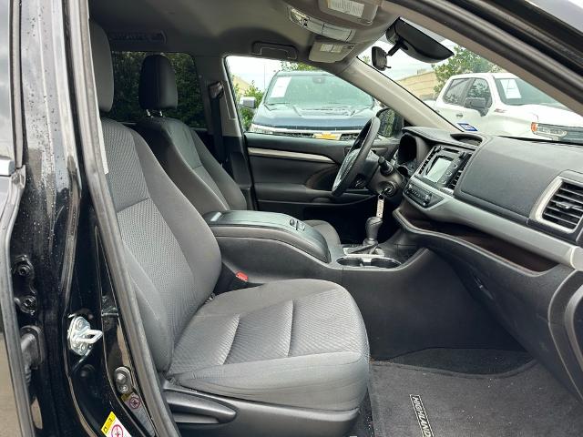 2017 Toyota Highlander Vehicle Photo in Grapevine, TX 76051