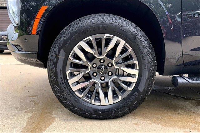 2025 Chevrolet Suburban Vehicle Photo in KANSAS CITY, MO 64114-4502