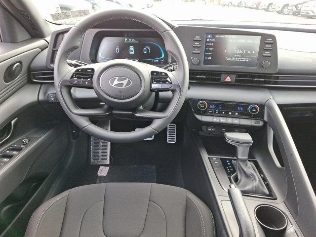 2025 Hyundai ELANTRA Vehicle Photo in Philadelphia, PA 19116