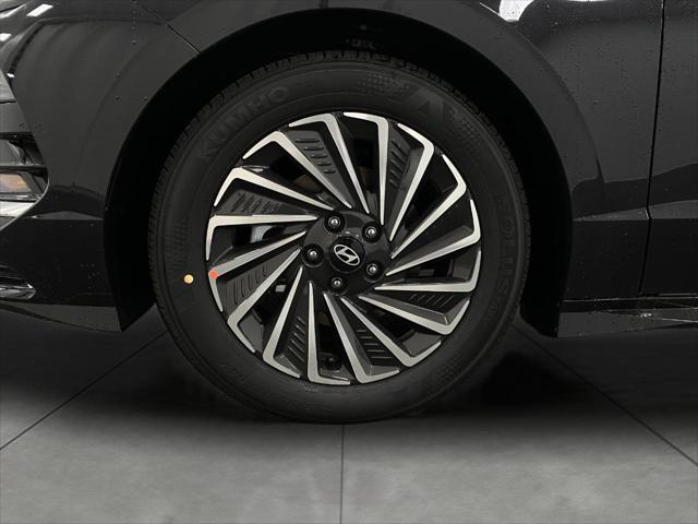 2025 Hyundai SONATA Hybrid Vehicle Photo in Appleton, WI 54913