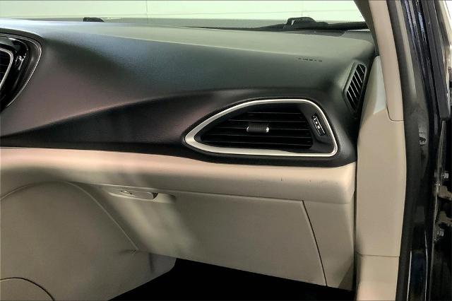 2020 Chrysler Pacifica Vehicle Photo in Lees Summit, MO 64086