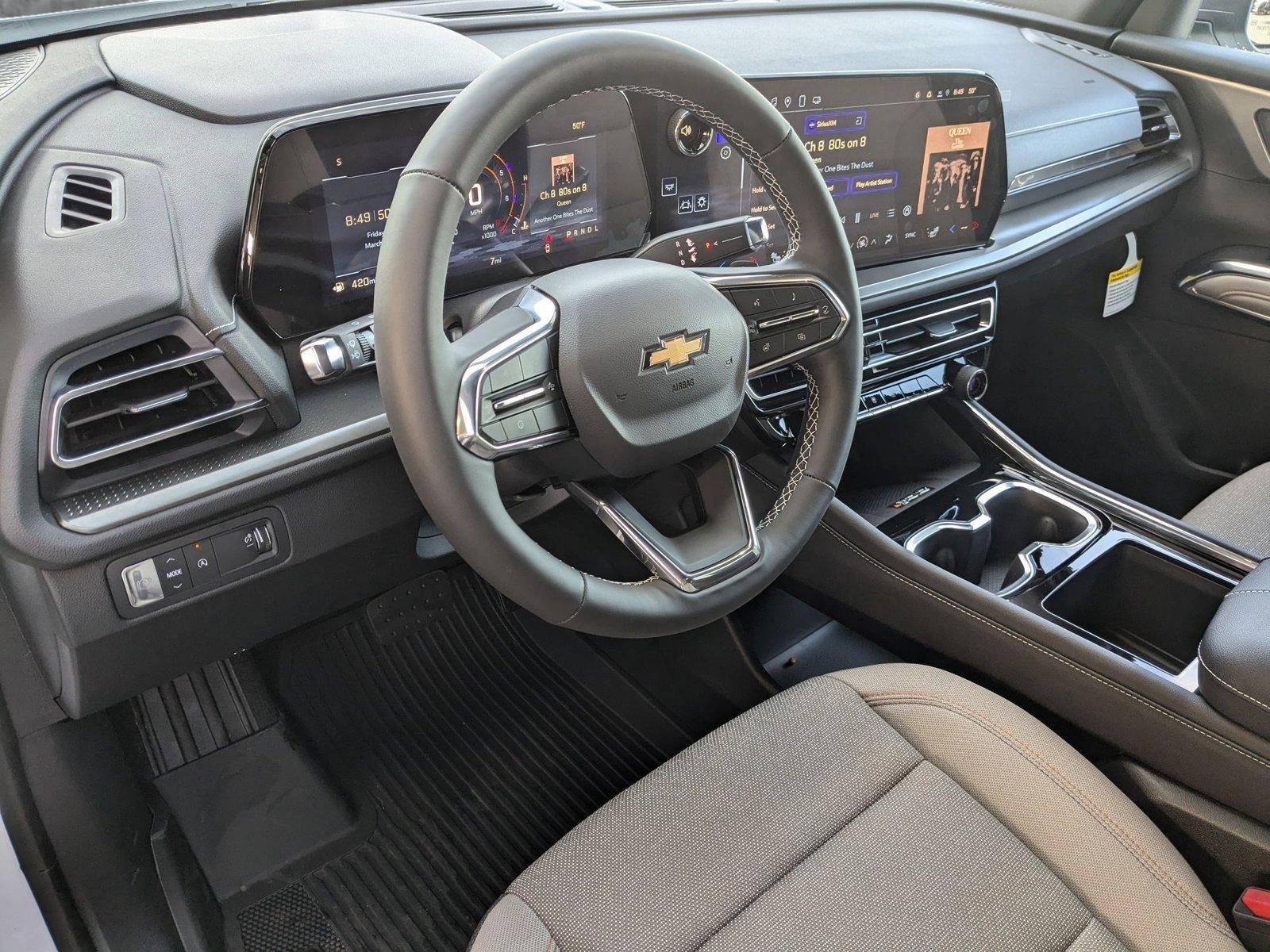 2025 Chevrolet Traverse Vehicle Photo in VALENCIA, CA 91355-1705