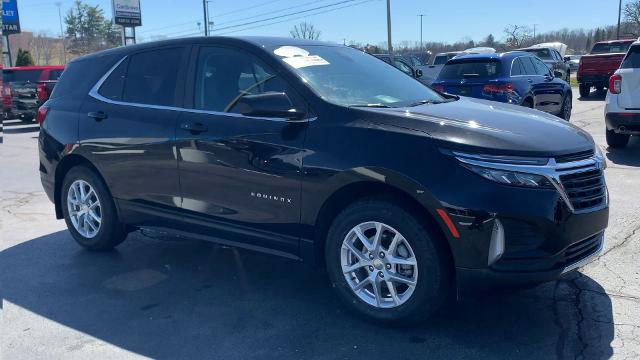 2022 Chevrolet Equinox Vehicle Photo in MOON TOWNSHIP, PA 15108-2571