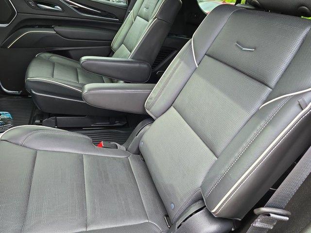 2022 Cadillac Escalade Vehicle Photo in Pleasant Hills, PA 15236