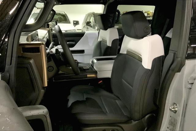 2025 GMC HUMMER EV SUV Vehicle Photo in KANSAS CITY, MO 64114-4545