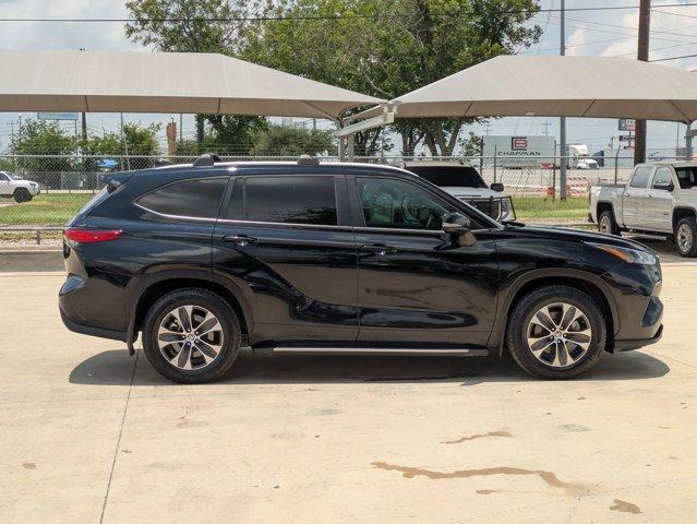 2023 Toyota Highlander Vehicle Photo in SELMA, TX 78154-1460