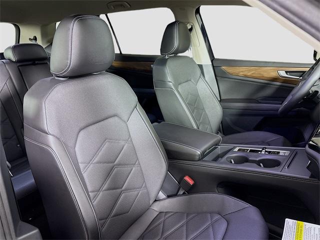 2024 Volkswagen Atlas Vehicle Photo in Puyallup, WA 98371