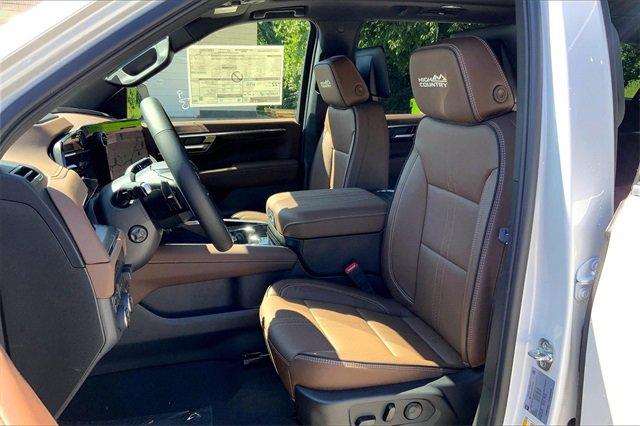 2025 Chevrolet Suburban Vehicle Photo in KANSAS CITY, MO 64114-4502