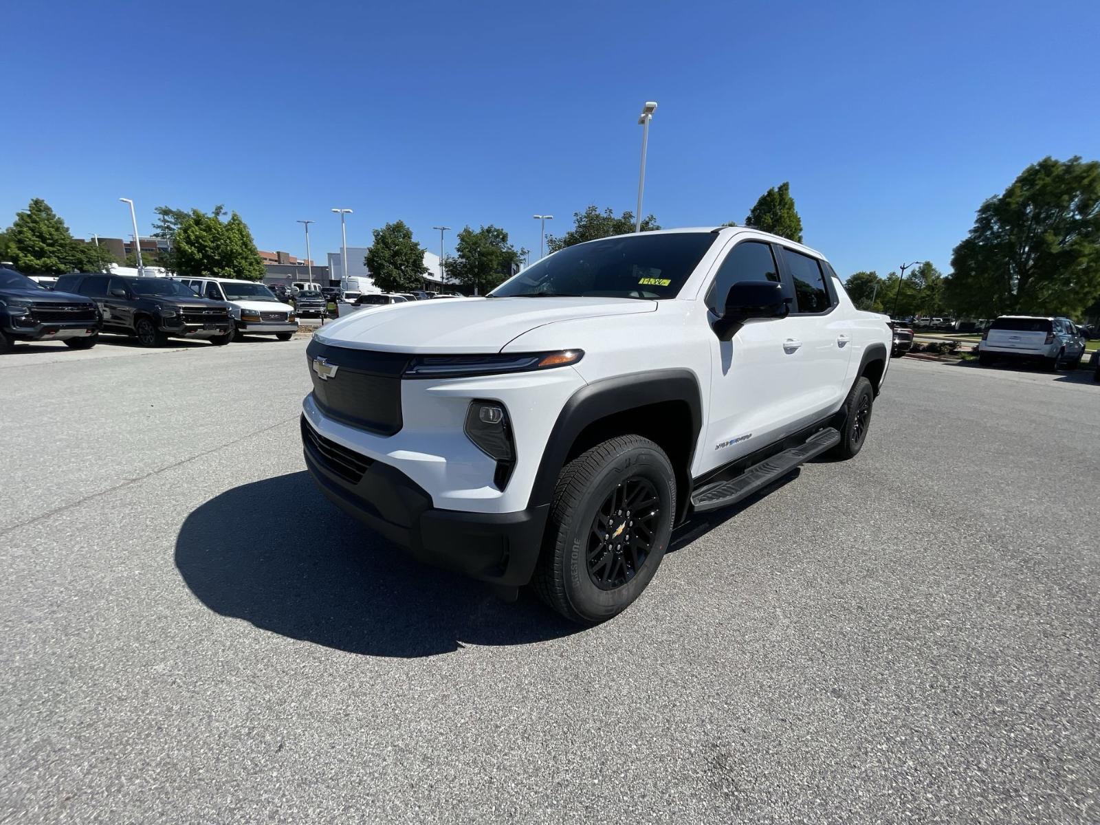 2024 Chevrolet Silverado EV Vehicle Photo in BENTONVILLE, AR 72712-4322
