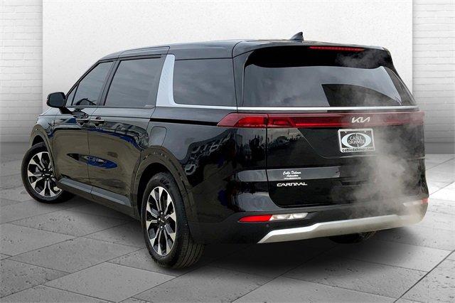 2024 Kia Carnival Vehicle Photo in TOPEKA, KS 66609-0000