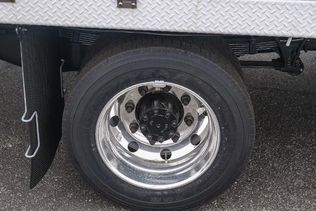 2023 Chevrolet Silverado Chassis Cab Vehicle Photo in VENTURA, CA 93003-8585