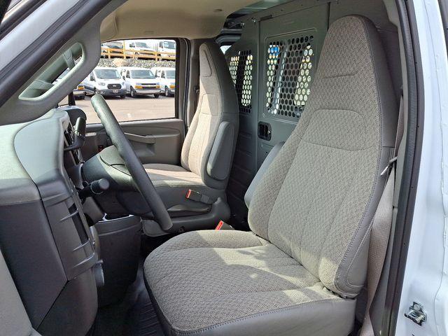 2025 Chevrolet Express Cargo 3500 Vehicle Photo in DANBURY, CT 06810-5034