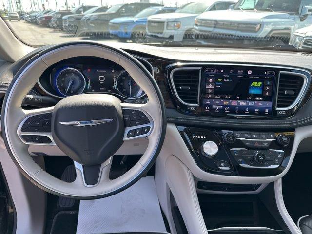 2021 Chrysler Pacifica Vehicle Photo in MEDINA, OH 44256-9631