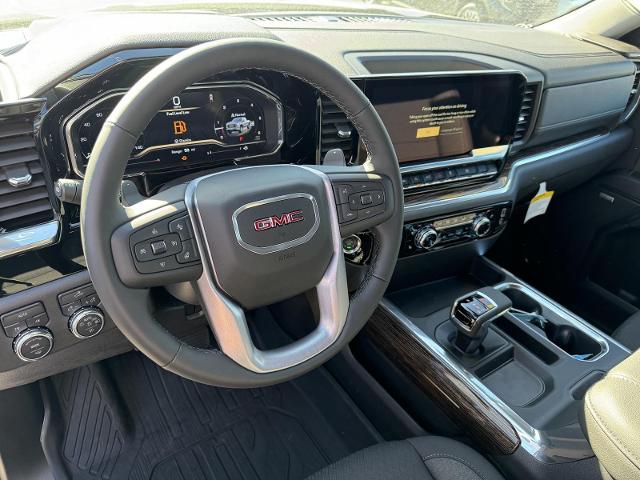 2025 GMC Sierra 1500 Vehicle Photo in LOWELL, MA 01852-4336