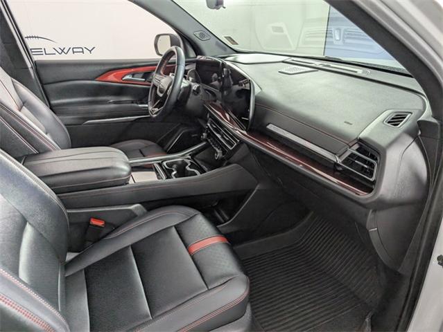 2024 Chevrolet Traverse Vehicle Photo in ENGLEWOOD, CO 80113-6708