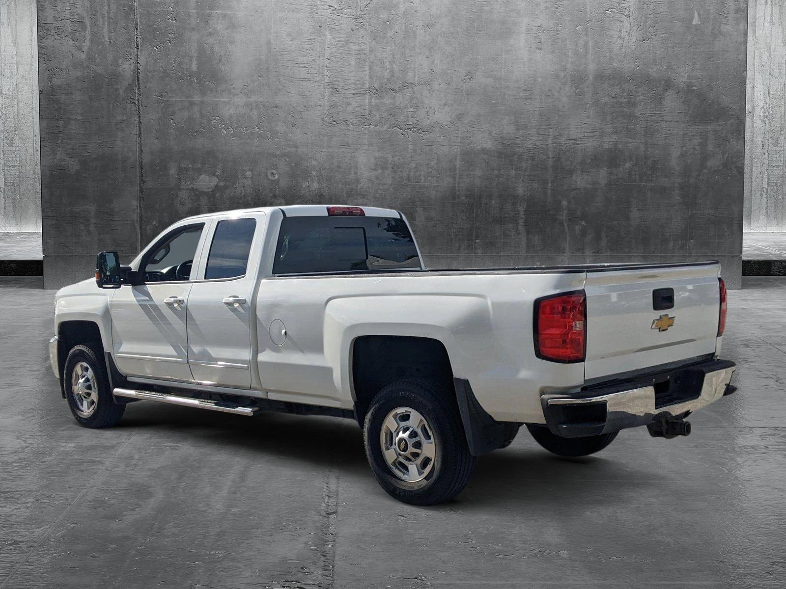 2015 Chevrolet Silverado 2500HD Built After Aug 14 Vehicle Photo in PEMBROKE PINES, FL 33024-6534