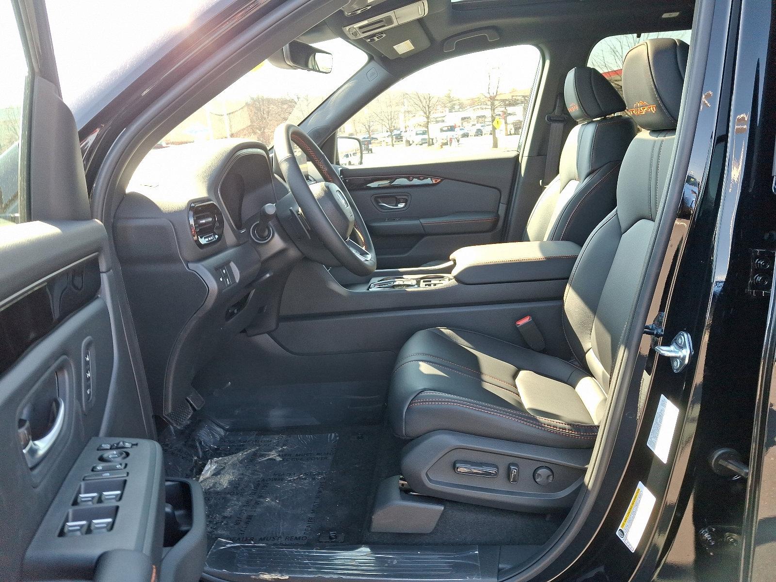 2025 Honda Pilot Vehicle Photo in Harrisburg, PA 17111