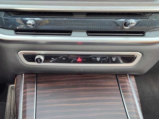 2024 BMW X7 xDrive40i Vehicle Photo in PLANO, TX 75024