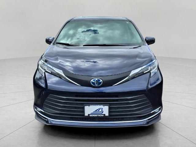 2021 Toyota Sienna Vehicle Photo in Oshkosh, WI 54904