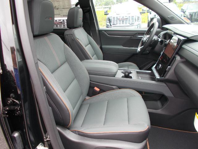 2025 GMC Acadia Vehicle Photo in LOWELL, MA 01852-4336
