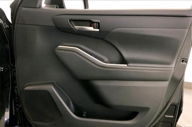 2023 Toyota Highlander Vehicle Photo in Lees Summit, MO 64086