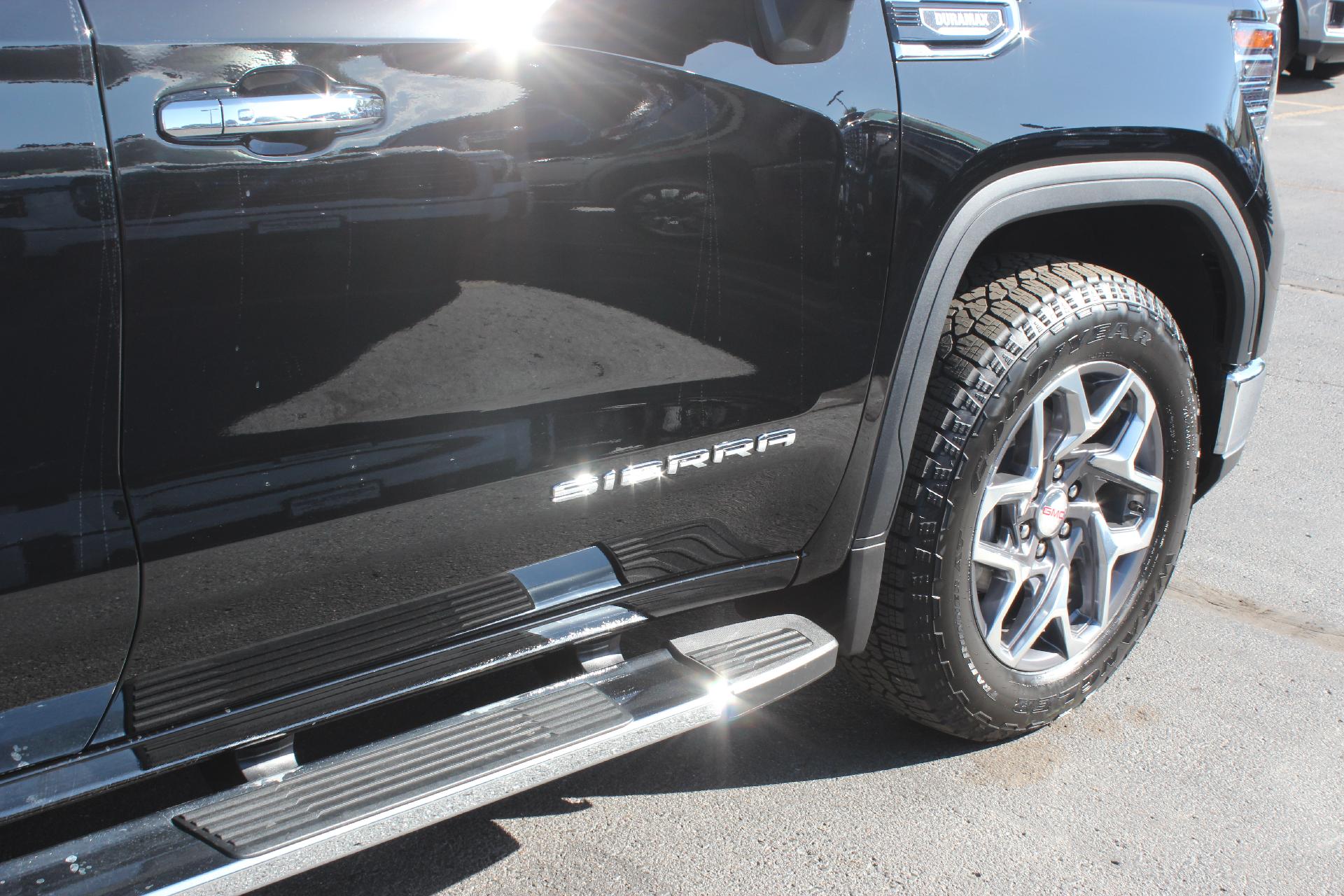 2025 GMC Sierra 1500 Vehicle Photo in AURORA, CO 80012-4011