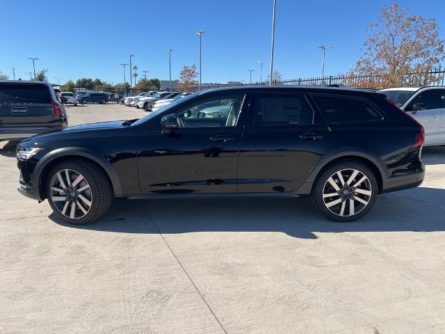 2025 Volvo V90 Cross Country Vehicle Photo in Grapevine, TX 76051