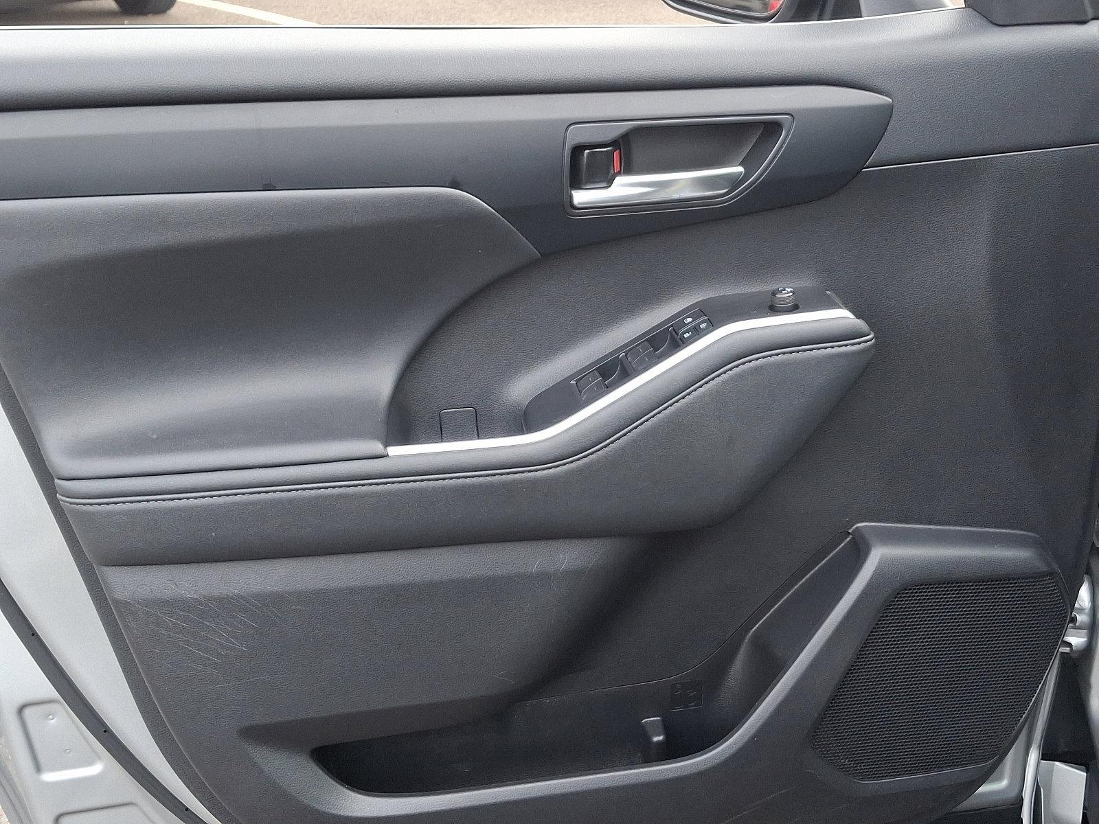 2021 Toyota Highlander Vehicle Photo in Trevose, PA 19053