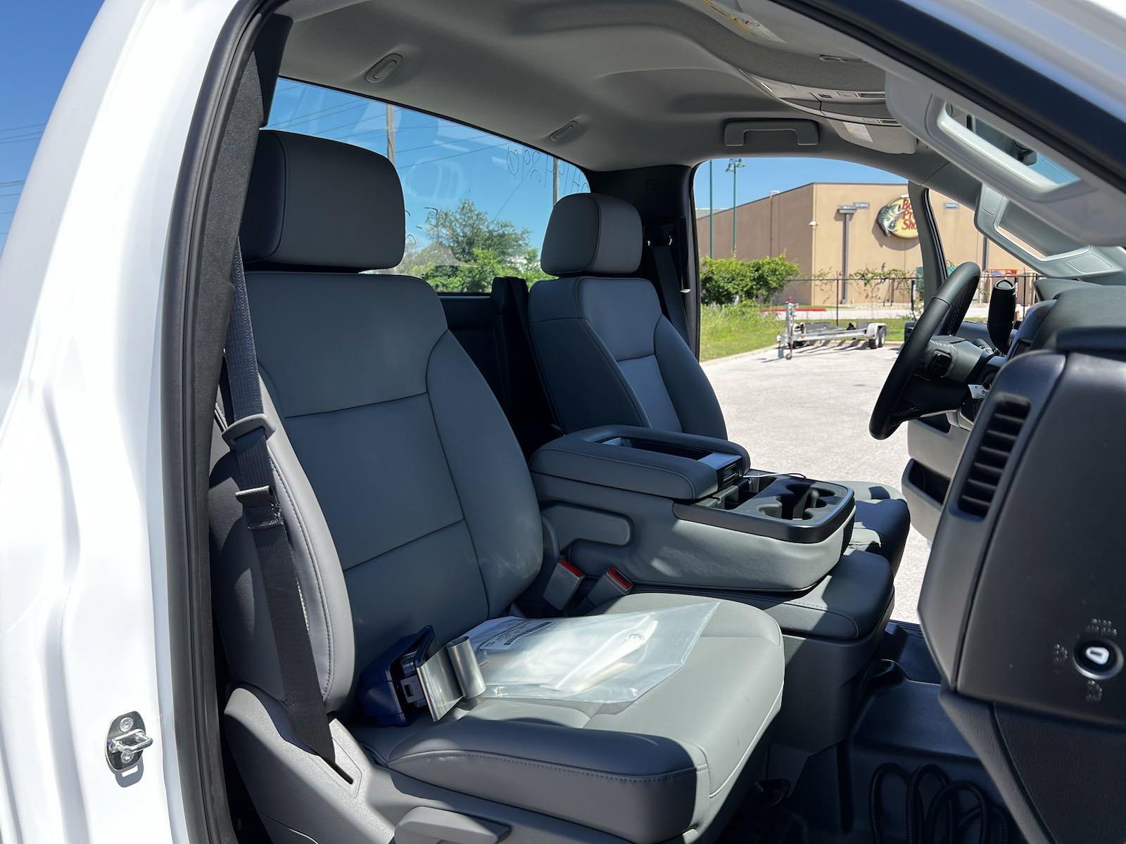 2024 Chevrolet Silverado 5500 HD Vehicle Photo in GEORGETOWN, TX 78626-7508