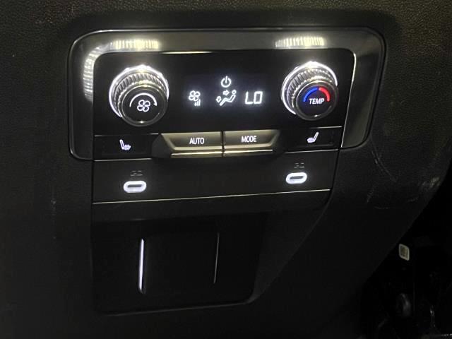2023 GMC Yukon XL Vehicle Photo in Roslyn, NY 11576