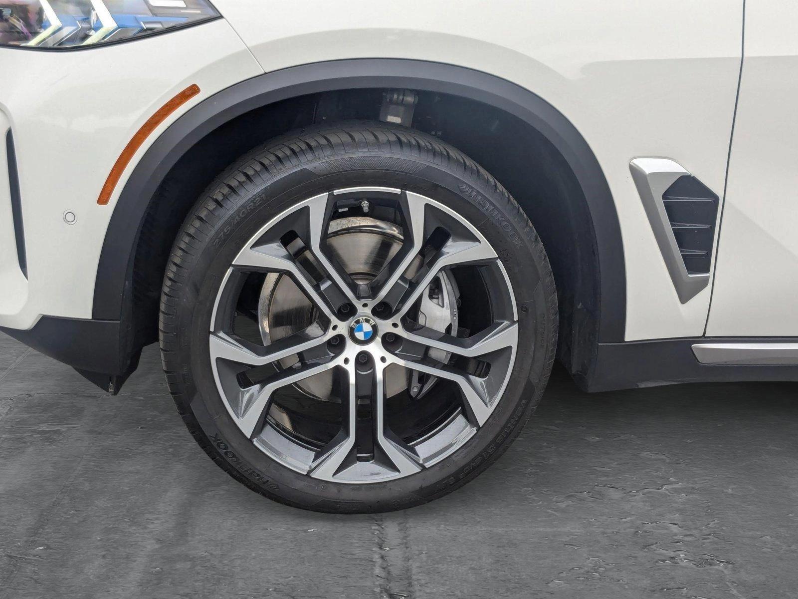2025 BMW X5 sDrive40i Vehicle Photo in Valencia, CA 91355