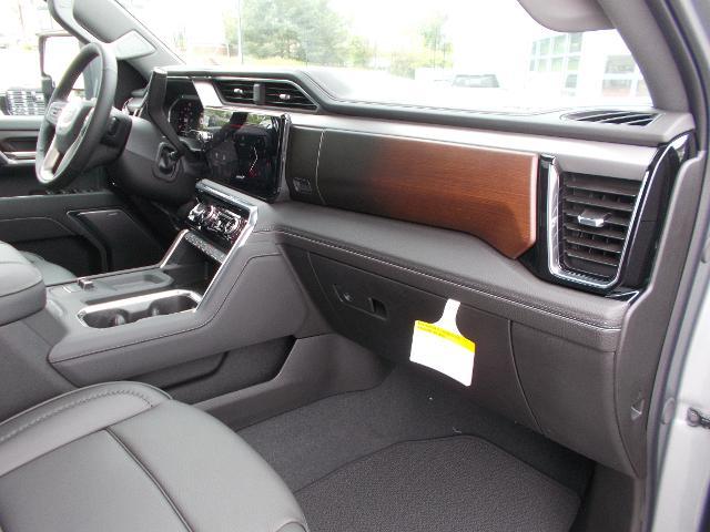 2025 GMC Sierra 2500 HD Vehicle Photo in LOWELL, MA 01852-4336