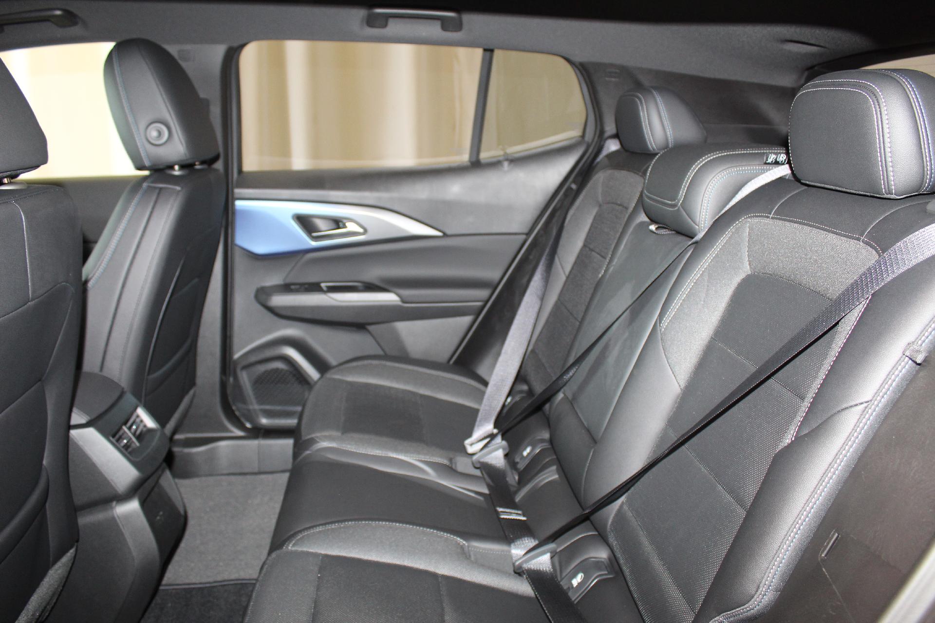 2025 Chevrolet Equinox EV Vehicle Photo in NORTHAMPTON, MA 01060-1120