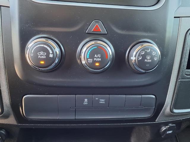 2022 Ram 1500 Classic Vehicle Photo in EMPORIA, VA 23847-1235