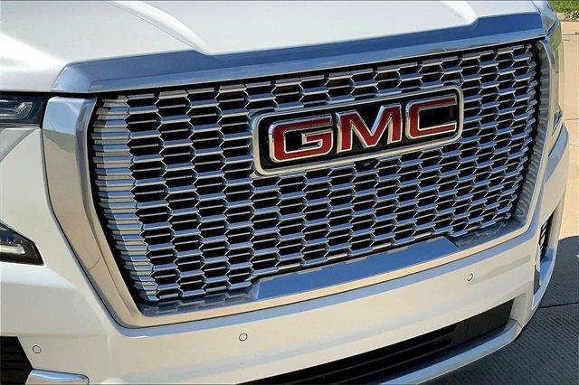 2022 GMC Yukon XL Vehicle Photo in TOPEKA, KS 66609-0000